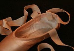 220px-pointe_shoe_ribbons.jpg